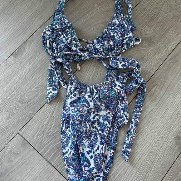 Blackbough Paisley Bikini (S) - Picture 2 of 3